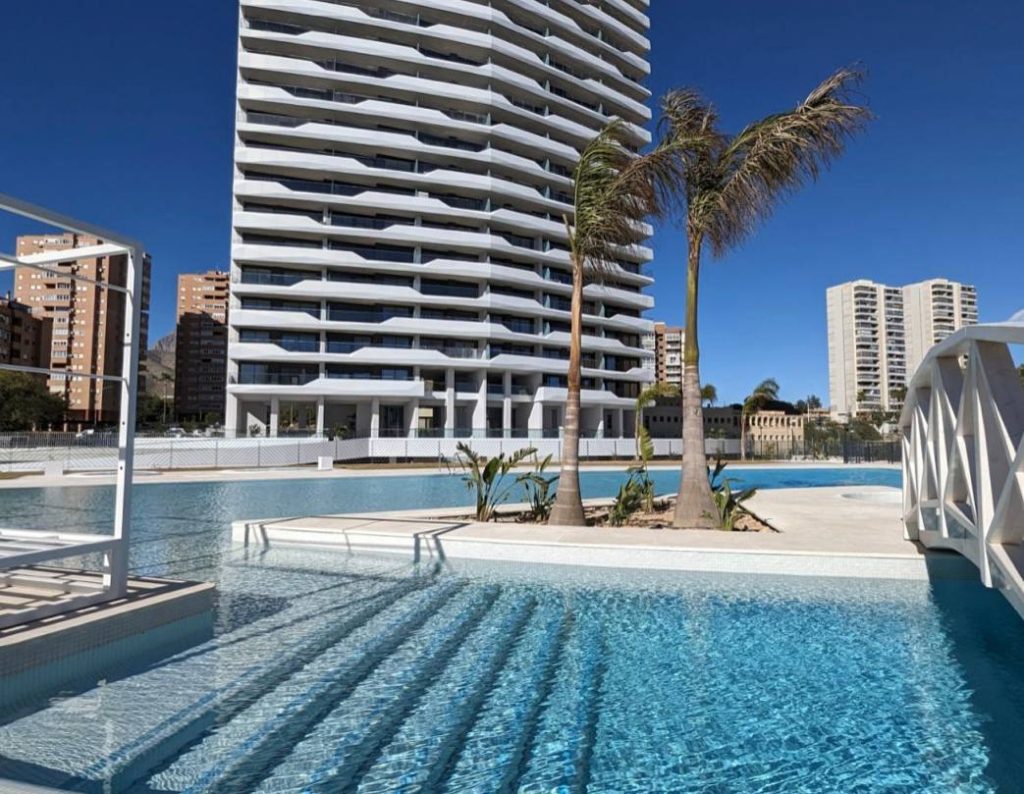 На длительный срок квартира в комплексе Беридорм Бич